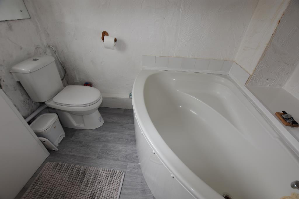 Lot: 45 - FREEHOLD RESIDENTIAL INVESTMENT - 